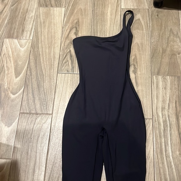 ALL-IN-ONE ONE SHOULDER ONESIE - Picture 4 of 6